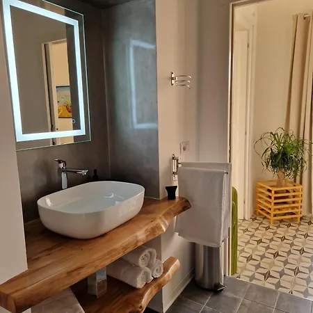Penelope Apartment